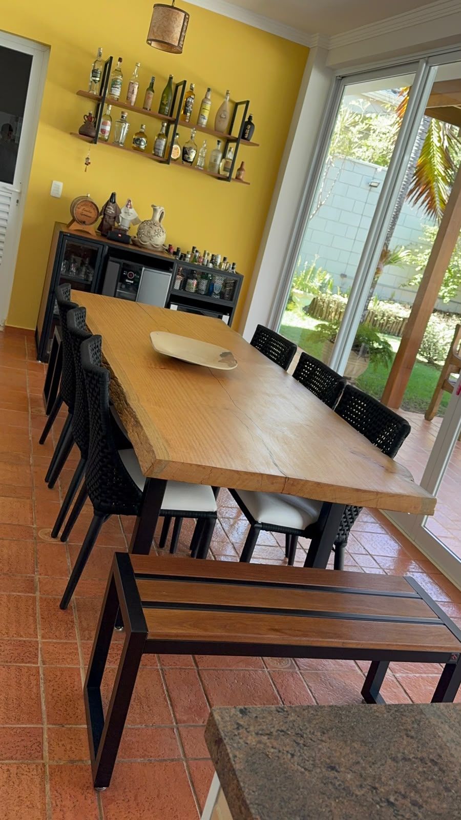 Mesa de Jantar em Madeira com Borda Orgânica